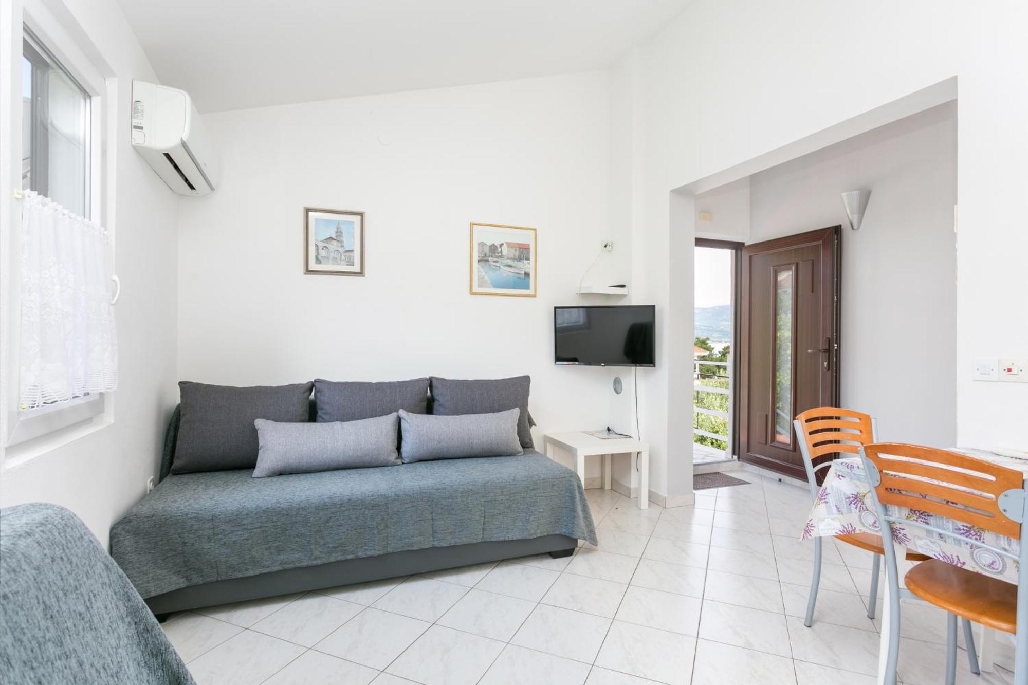 Apartments By The Sea Slatine, Ciovo - 6000 Chambre photo