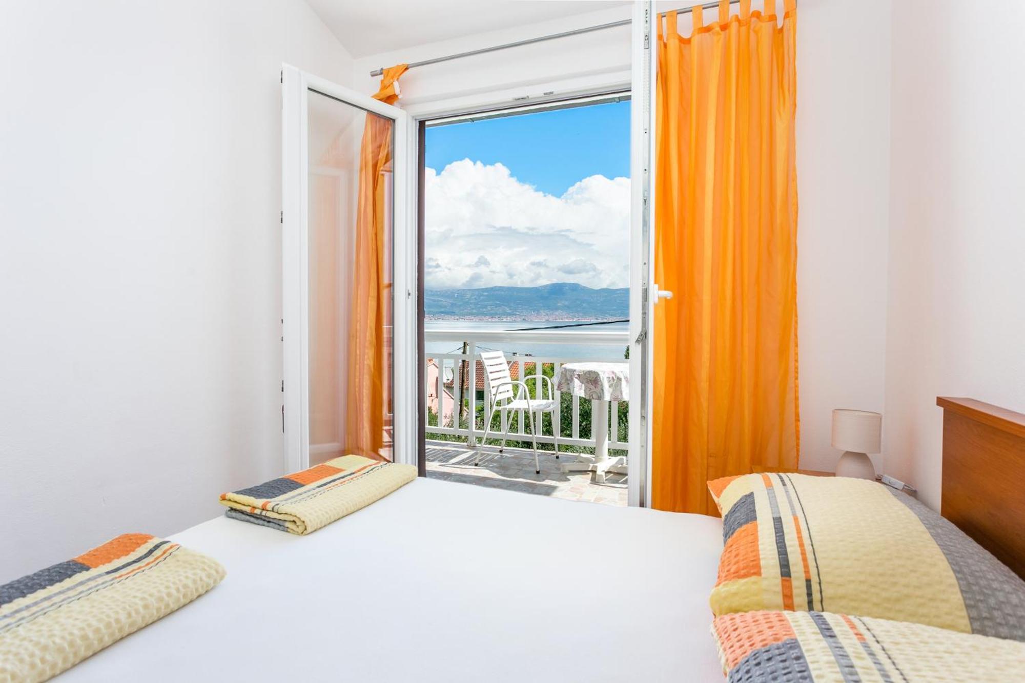 Apartments By The Sea Slatine, Ciovo - 6000 Chambre photo