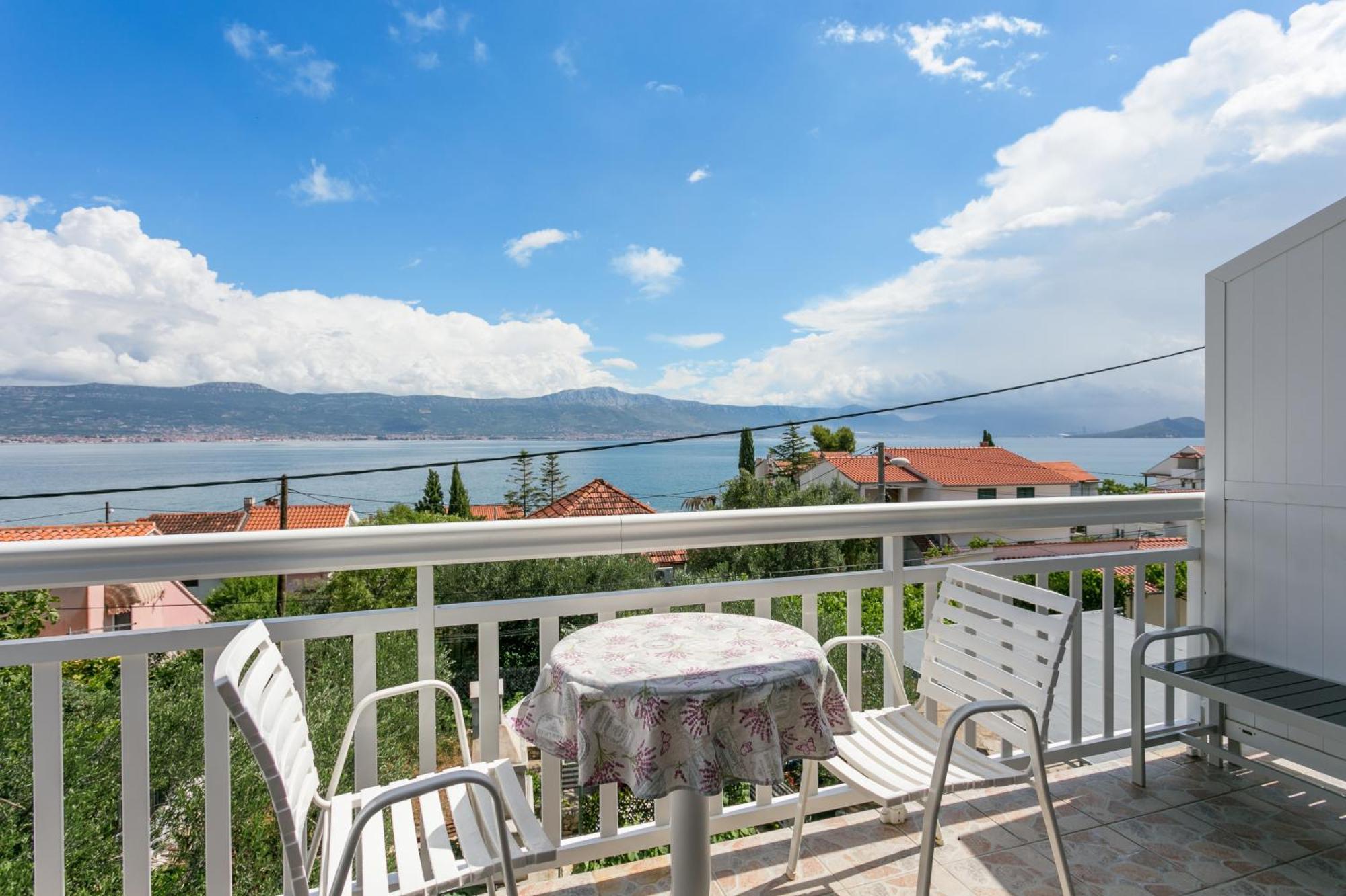 Apartments By The Sea Slatine, Ciovo - 6000 Extérieur photo